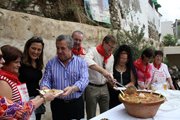 lora ms conocida que nunca. Da de las Sopas Perotas