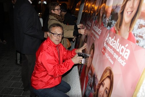 Pegada carteles inicio campaa Elecciones andaluzas 2015