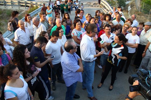 El Psoe de lora, junto a los vecinos de la Barriada del Puente y La Estacin en sus reivindicaciones